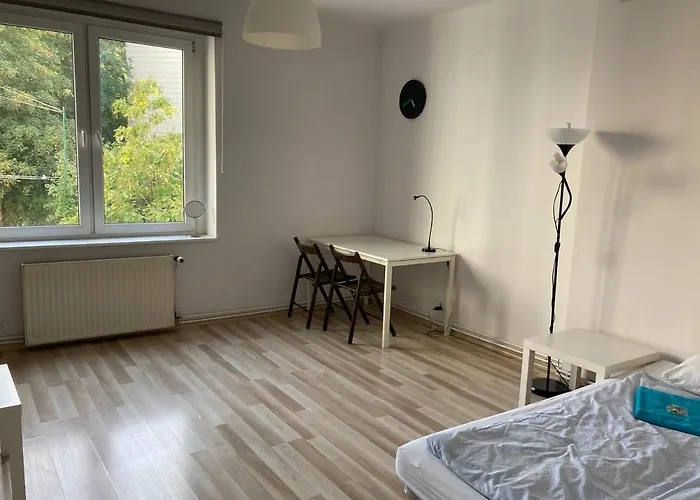 Dwuosobowy pokój w mieszkaniu czteropokojowym w centrum Gdyni.